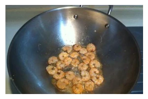 美味可口虾仁炒鱼面的制作方法（传统家常菜，快乐煮意！）