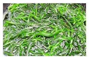 蒜泥海带丝，口感清爽爽口，味道诱人香浓（最好吃的家常菜，教你轻松做出一道好吃的蒜泥海带丝）