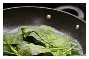 绿色健康，美味无比——以菠菜青团为主题的做法（让生活更健康，让味蕾更满足）