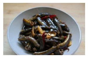 美食分享（清炒和红烧，让你品尝不一样的鳝鱼美味）