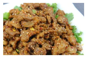 闻名世界的以孜盐羊肉（新疆特色美食的代表，让你一口咬下就爱上的美食）