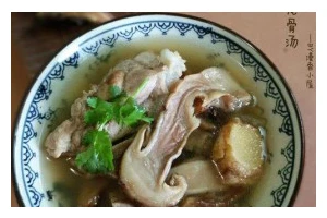 松茸鲫鱼豆腐汤的做法（美味易做，丰富营养，让你健康滋补）