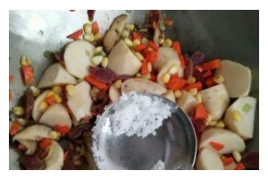 美味营养的洋葱胡萝卜炒腊肠的制作方法（传统鲜味与现代健康的完美结合）