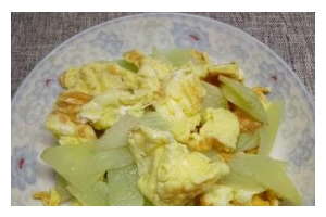 莴笋蒜苔炒鸡蛋的做法（健康美味的家常菜）