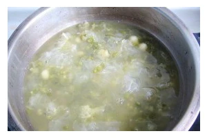 营养美味的银耳绿豆汤（简单易做，养生美味不可错过）