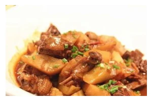 用土豆烧出鲜美鸭块（做法简单，口感绝佳）