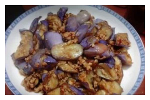 微波肉沫茄子的制作（简单易学的美味家常菜）