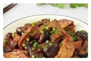 香菇豆腐镶肉，美味健康的家常菜（健康的肉菜搭配，营养丰富的佳肴）