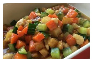 丰富多彩的水果蔬菜鸡肉丁（健康美味一口到位）