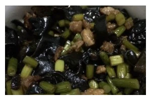 肉末木耳，一道营养丰富的佳肴（用木耳的清香，搭配肉末的鲜美，好吃又健康）