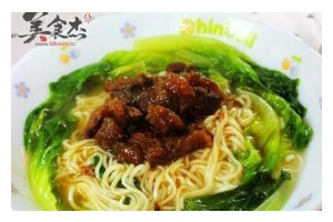 台式红烧牛肉面制作指南（家庭厨房下的经典美味）
