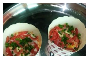 轻松做出香肠鸡蛋杯（美味早餐的秘密/香肠+鸡蛋=完美搭配）