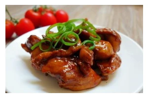 美味草菇炒鸡腿肉的做法（家常菜大全，新手也能轻松做出正宗美食）