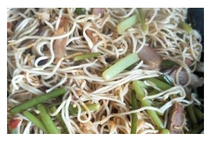 美味可口的蒜蓉排骨鸡蛋蒸面（家常料理，健康营养，快速简便）