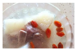 山药枸杞骨头汤——滋补养生的美味佳品（健康饮食，从骨头汤开始；山药、枸杞加骨头，细节决定味道）