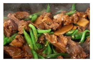 爽口美食，蒜苗炒鸭肉（清爽不腻，肉质鲜嫩，蒜香四溢）