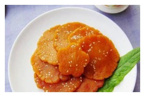 美味的香煎红薯（简单易做的营养健康小食）