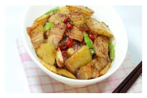 美食飨宴——五花肉蒸榨菜（口感鲜美，肥而不腻）