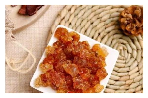 养生奶香桃树胶，让你健康又美味（从选材到制作，教你做最佳养生甜品）