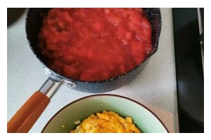 家常美食——以西红柿鸡蛋蔬菜面（简单易做的健康营养美食，让你足不出户享受美味生活）