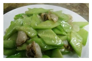油焖黄瓜咸菜的做法（一道酸爽开胃的下饭菜，让你吃出鲜美）
