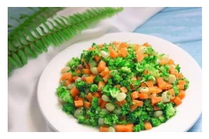 以素炒養生菜，让你吃出健康！（素食菜肴，既美味又养生！）