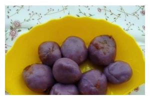 美味又养生的紫薯桂花汤圆制作方法（自制美食，健康与美味并存）