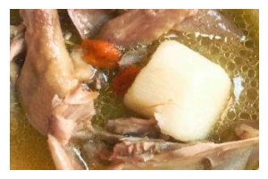 山药炖白鸽的做法（营养丰富的家常健康菜肴）