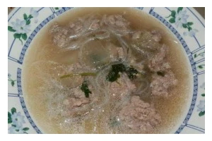 美味丸子粉丝汤（做法详解、家庭美食、健康营养）