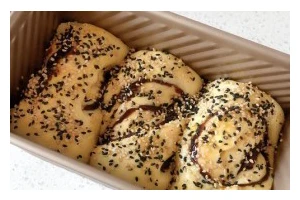 自制果酱土司面包，轻松享受健康早餐（利用果酱制作美味土司面包，让你的早餐更加精彩）