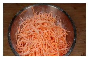 营养又美味的蒸胡萝卜丝（以健康为先，让味蕾也满足）