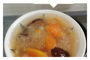 健康美味，轻松自制银耳木瓜羹（以银耳和木瓜为主要原料的甜品，让你享受美食与健康）