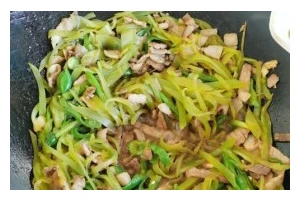 莴笋炒肉末的做法（一道简单而美味的家常菜）