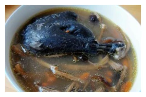 乌鸡炖茶树菇，营养健康美味大餐（一道营养丰富的家常菜，让你健康又美味）