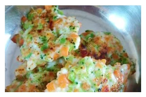 鲜美虾蔬菜饼的制作方法（做出家庭美食，轻松烹制美味小吃）