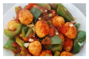 美味易做！手把手教你做西红柿炒鹌鹑蛋（营养丰富，清爽可口，适合家庭日常食用）