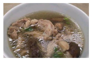 营养美味的蒜头香菇鸡汤（健康滋补汤品的制作方法详解）