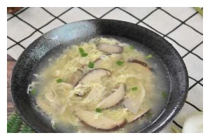 鲜蔬蘑菇蛋花汤的家庭制作方法（健康、美味、简单易学，轻松做出营养又美味的汤品）