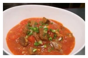 美味健康——西红柿烧牛肉（一道鲜美可口的家常菜，为您带来健康美食享受）