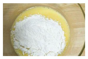 原味戚风方蛋糕的制作方法（体验轻盈柔软口感，烘焙美好生活）