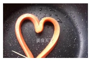 爱心早餐——爱心鸡蛋火腿的做法（用心制作，爱意满满/美味健康，营养早餐必备）