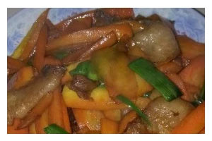 白萝卜香干炒五花肉，做出美味佳肴！（炒出五香味，营养丰富，家庭必备菜谱）
