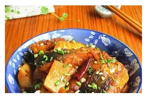 咸鱼炖豆腐，美味又健康（快手家常菜，轻松入厨必备）
