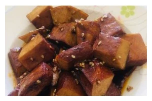 自制豆腐干的简易方法（独具特色的美食佳品，家庭实践不容错过）