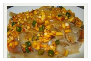 自制粉皮的制作方法（手把手教你制作纯天然健康的粉皮）