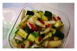 五香花生米凉拌黄瓜的做法（健康清爽的夏日美食，营养丰富的素菜沙拉）