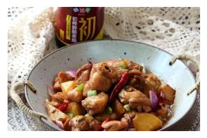 土豆鸡肉煲的做法（美味又养生，尝鲜必备）