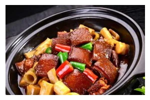 香辣笋干红烧肉，美味即视感（掌握这道美味家常菜，让你的餐桌更加丰盈）