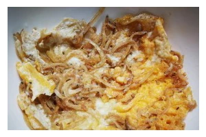 银鱼煎鸡蛋——美味又营养的早餐（用银鱼与鸡蛋搭配，轻松做出简单又营养的早餐）