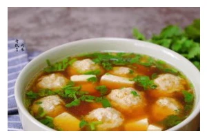 营养美味的猪肉汤做法（快速制作、营养丰富、滋味鲜美、家庭必备）
